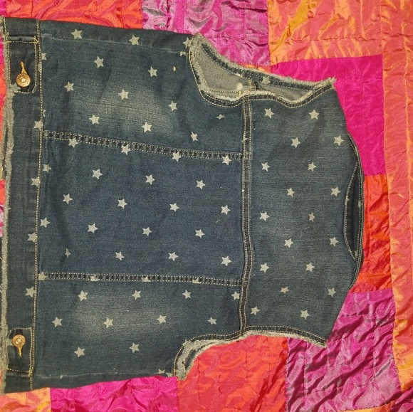 Vest - Picture 2 of 7